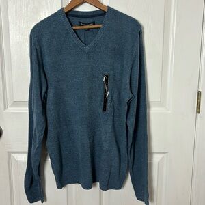 NEW NWT Tricots St. Raphael men’s Large  blue lightweight V Neck knit sweater